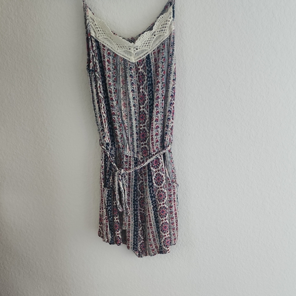 BE COOL Multicolor Knit with Lace Accent